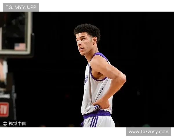 夏季联赛精彩对决鲍尔领衔球队挑战骑士展现年轻力量